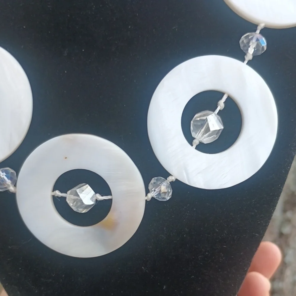 Vintage Mother Of Pearl Necklace - Picture 5 of 5